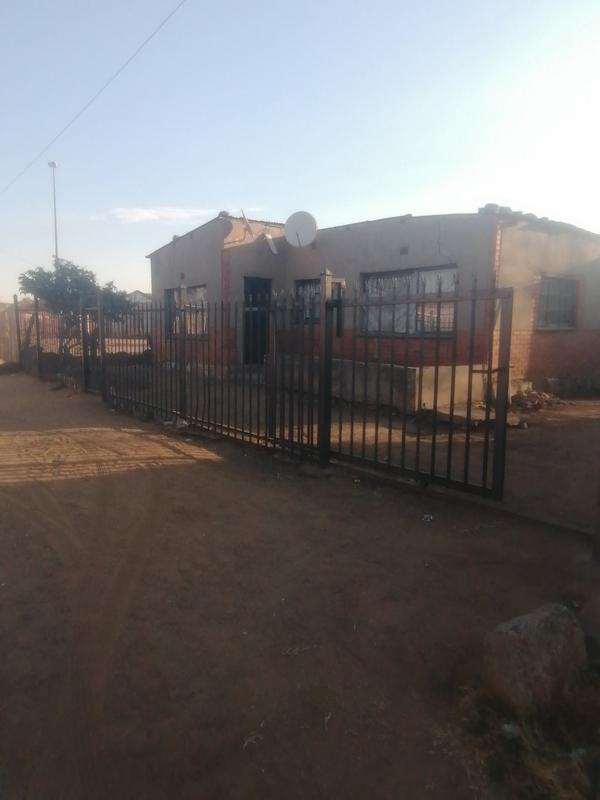6 Bedroom Property for Sale in Bochabella Free State